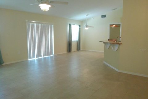 House in Lakeland, Florida 3 bedrooms, 133.69 sq.m. № 2200591 - photo 12
