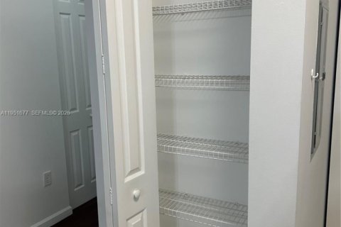 Condo in Miramar, Florida, 2 bedrooms  № 2006296 - photo 6