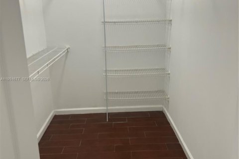 Condo in Miramar, Florida, 2 bedrooms  № 2006296 - photo 10