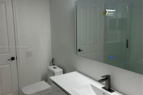 Condo in Miramar, Florida, 2 bedrooms  № 2006296 - photo 15