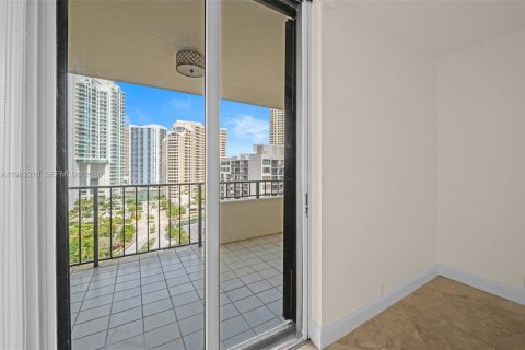 Condominio en alquiler en Miami, Florida, 1 dormitorio, 77.67 m2 № 2055517 - foto 15