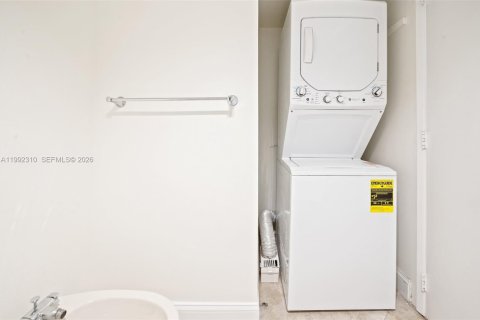 Condominio en alquiler en Miami, Florida, 1 dormitorio, 77.67 m2 № 2055517 - foto 23