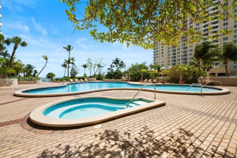 Condominio en alquiler en Miami, Florida, 1 dormitorio, 77.67 m2 № 2055517 - foto 26