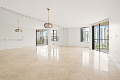 Condominio en alquiler en Miami, Florida, 1 dormitorio, 77.67 m2 № 2055517 - foto 3