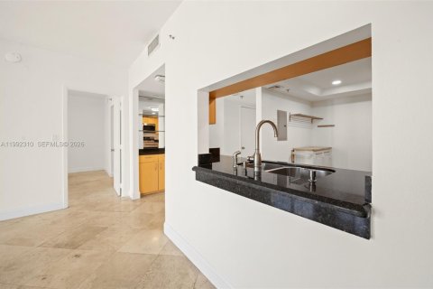 Condominio en alquiler en Miami, Florida, 1 dormitorio, 77.67 m2 № 2055517 - foto 10