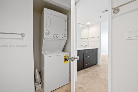 Condominio en alquiler en Miami, Florida, 1 dormitorio, 77.67 m2 № 2055517 - foto 24