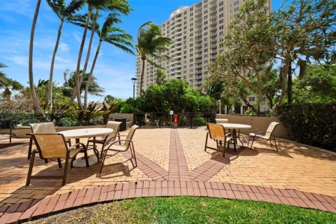 Condominio en alquiler en Miami, Florida, 1 dormitorio, 77.67 m2 № 2055517 - foto 27