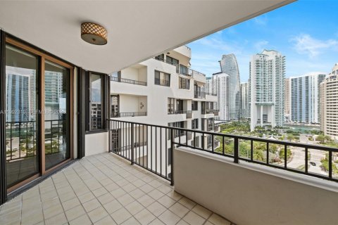 Condominio en alquiler en Miami, Florida, 1 dormitorio, 77.67 m2 № 2055517 - foto 7