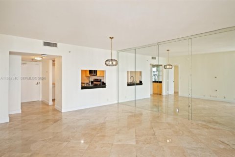 Condominio en alquiler en Miami, Florida, 1 dormitorio, 77.67 m2 № 2055517 - foto 9