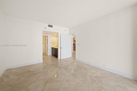 Condominio en alquiler en Miami, Florida, 1 dormitorio, 77.67 m2 № 2055517 - foto 16