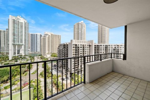 Condominio en Miami, Florida, 1 dormitorio  № 2055517