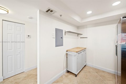 Condominio en alquiler en Miami, Florida, 1 dormitorio, 77.67 m2 № 2055517 - foto 13