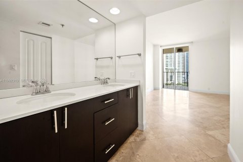 Condominio en alquiler en Miami, Florida, 1 dormitorio, 77.67 m2 № 2055517 - foto 21