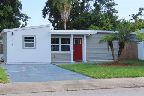 House in Saint Petersburg, Florida 3 bedrooms, 106.09 sq.m. № 2359466