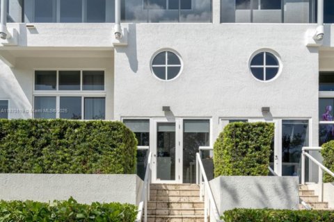 Купить таунхаус в Майами-Бич, Флорида 2 спальни, 173.17м2, № 1926596 - фото 8