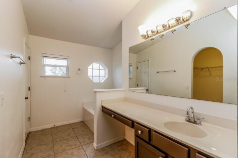 House in Wesley Chapel, Florida 4 bedrooms, 174.1 sq.m. № 1902773 - photo 13