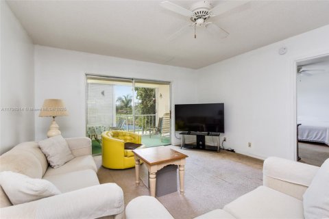 Condo in Margate, Florida, 2 bedrooms  № 2035723 - photo 11