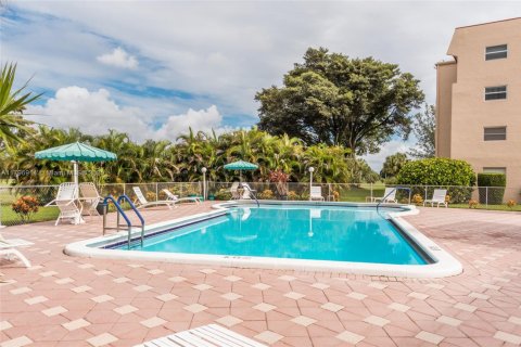 Condo in Margate, Florida, 2 bedrooms  № 2035723 - photo 3