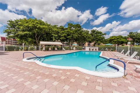 Condo in Margate, Florida, 2 bedrooms  № 2035723 - photo 2