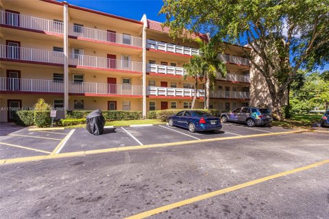 Condo in Margate, Florida, 2 bedrooms  № 2035723 - photo 27