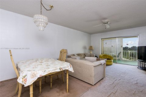 Condo in Margate, Florida, 2 bedrooms  № 2035723 - photo 9