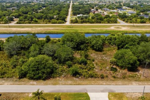 Land in Lehigh Acres, Florida № 2165107 - photo 3