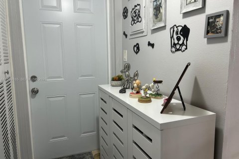 Купить кондоминиум в Тамарак, Флорида 2 спальни, 99.87м2, № 2007846 - фото 12