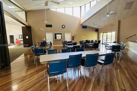 Купить кондоминиум в Тамарак, Флорида 2 спальни, 99.87м2, № 2007846 - фото 18