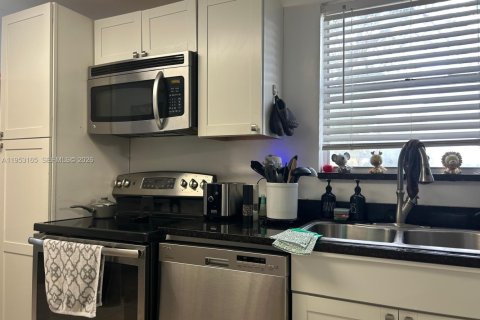 Купить кондоминиум в Тамарак, Флорида 2 спальни, 99.87м2, № 2007846 - фото 2