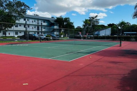 Купить кондоминиум в Тамарак, Флорида 2 спальни, 99.87м2, № 2007846 - фото 16