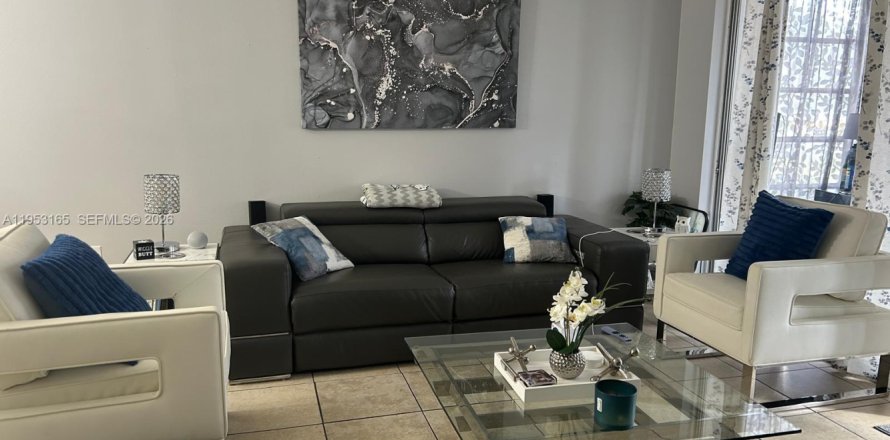 Кондоминиум с 2 спальнями в Тамарак, Флорида № 2007846