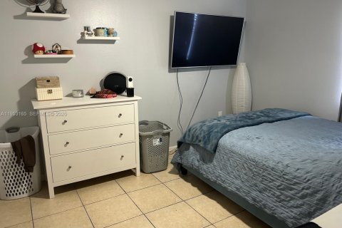 Купить кондоминиум в Тамарак, Флорида 2 спальни, 99.87м2, № 2007846 - фото 3