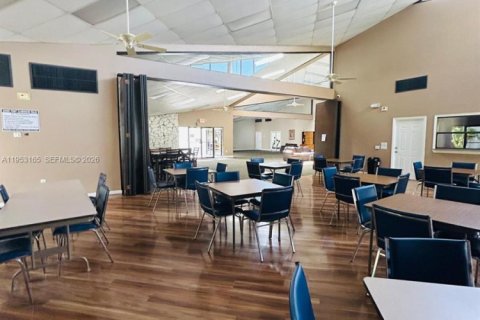 Купить кондоминиум в Тамарак, Флорида 2 спальни, 99.87м2, № 2007846 - фото 19