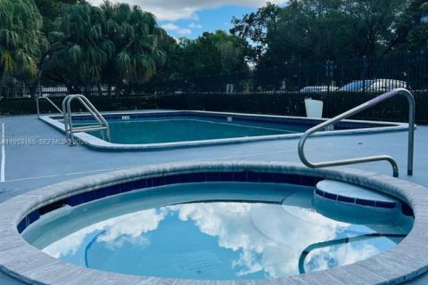 Купить кондоминиум в Тамарак, Флорида 2 спальни, 99.87м2, № 2007846 - фото 26