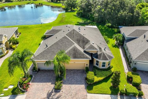 House in Sun City Center, Florida 3 bedrooms, 167.22 sq.m. № 1894418 - photo 1