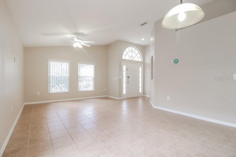 Villa ou maison à louer à Orlando, Floride: 3 chambres, 173.82 m2 № 2406999 - photo 5