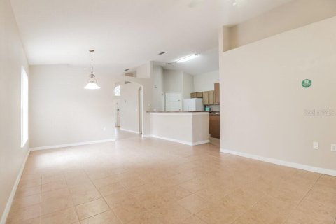 Villa ou maison à louer à Orlando, Floride: 3 chambres, 173.82 m2 № 2406999 - photo 4