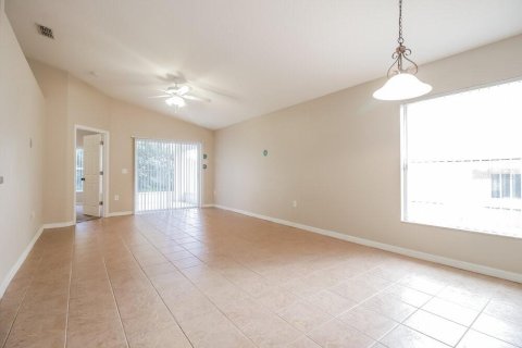 Villa ou maison à louer à Orlando, Floride: 3 chambres, 173.82 m2 № 2406999 - photo 3