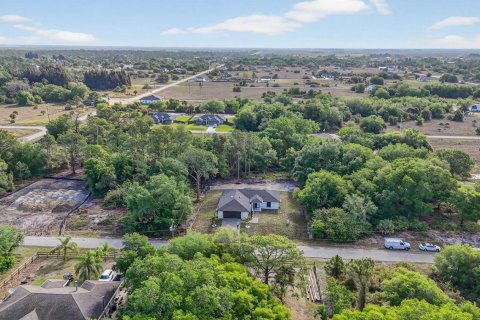 Villa ou maison à vendre à Lehigh Acres, Floride: 3 chambres, 166.48 m2 № 2146543 - photo 6