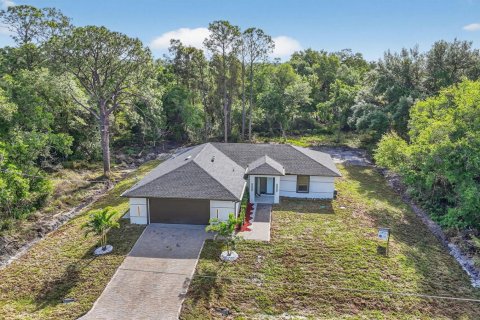 Villa ou maison à vendre à Lehigh Acres, Floride: 3 chambres, 166.48 m2 № 2146543 - photo 4
