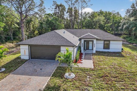 Villa ou maison à vendre à Lehigh Acres, Floride: 3 chambres, 166.48 m2 № 2146543 - photo 3
