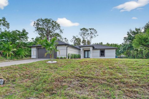Villa ou maison à vendre à Lehigh Acres, Floride: 3 chambres, 166.48 m2 № 2146543 - photo 19