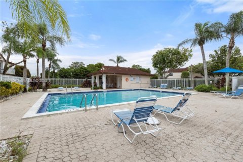 Copropriété à louer à Pembroke Pines, Floride: 1 chambre, 78.32 m2 № 1984482 - photo 12