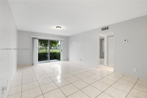 Copropriété à louer à Pembroke Pines, Floride: 1 chambre, 78.32 m2 № 1984482 - photo 15