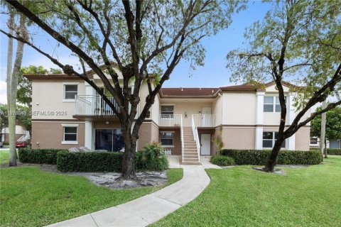 Copropriété à louer à Pembroke Pines, Floride: 1 chambre, 78.32 m2 № 1984482 - photo 1