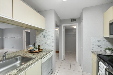Copropriété à louer à Pembroke Pines, Floride: 1 chambre, 78.32 m2 № 1984482 - photo 8