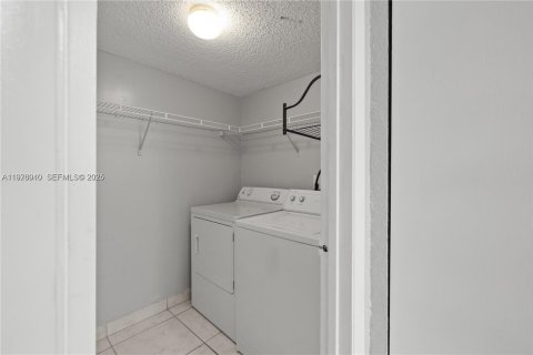 Copropriété à louer à Pembroke Pines, Floride: 1 chambre, 78.32 m2 № 1984482 - photo 7