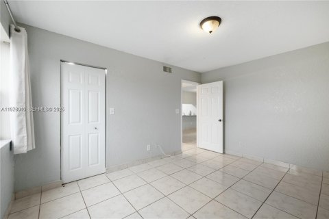 Copropriété à louer à Pembroke Pines, Floride: 1 chambre, 78.32 m2 № 1984482 - photo 13