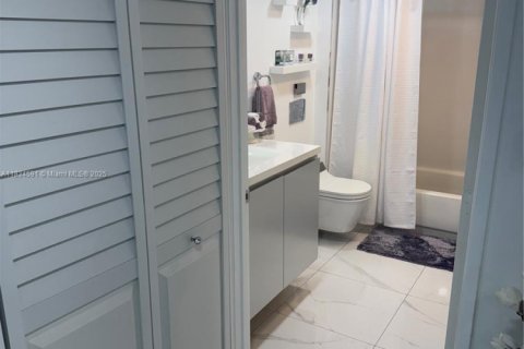 Condo in Pembroke Pines, Florida, 2 bedrooms  № 1816448 - photo 26