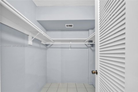 Condominio en alquiler en Aventura, Florida, 2 dormitorios, 71.35 m2 № 2153435 - foto 21